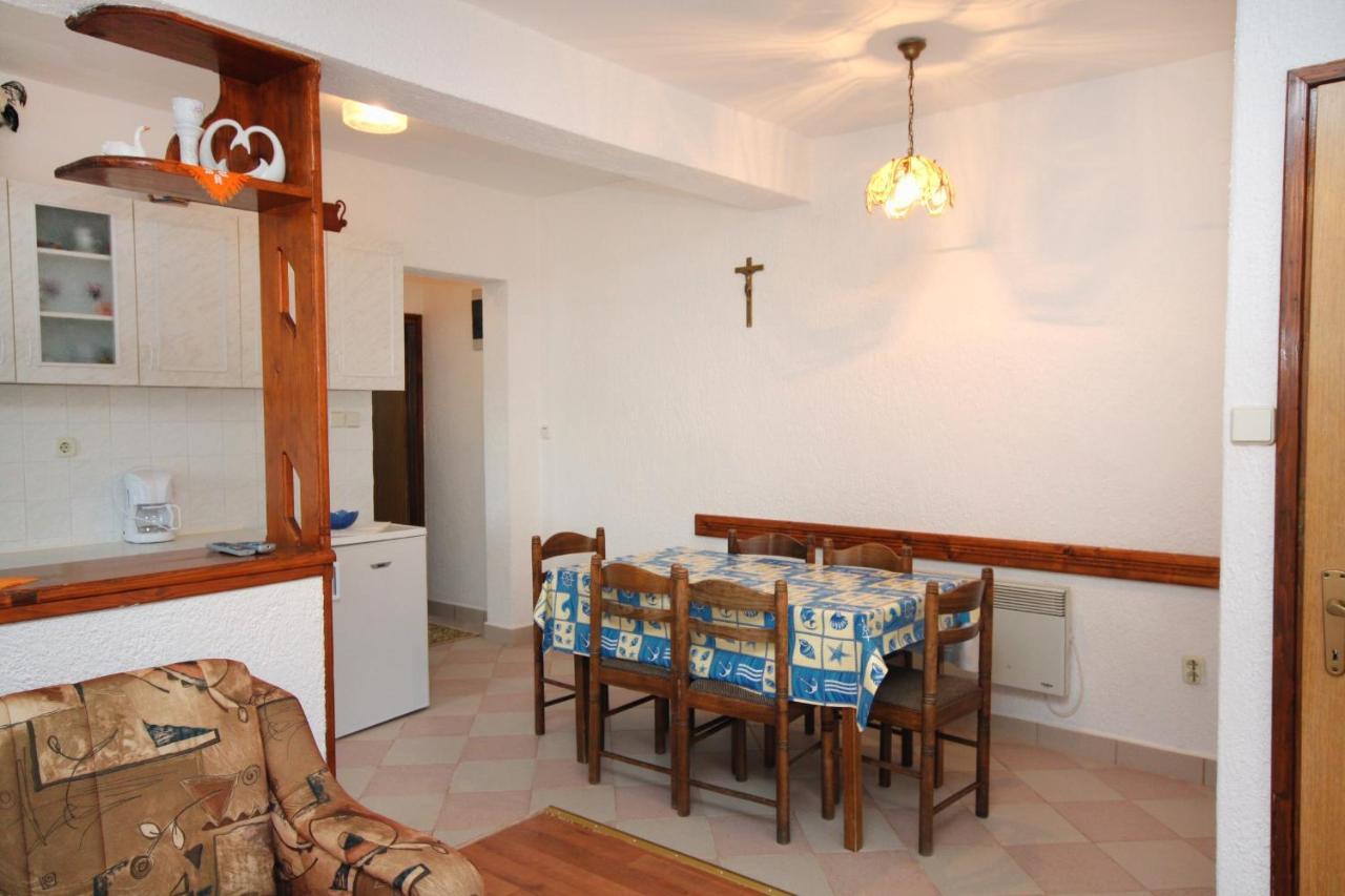 Apartments With A Parking Space Kampor, Rab - 5029 Экстерьер фото