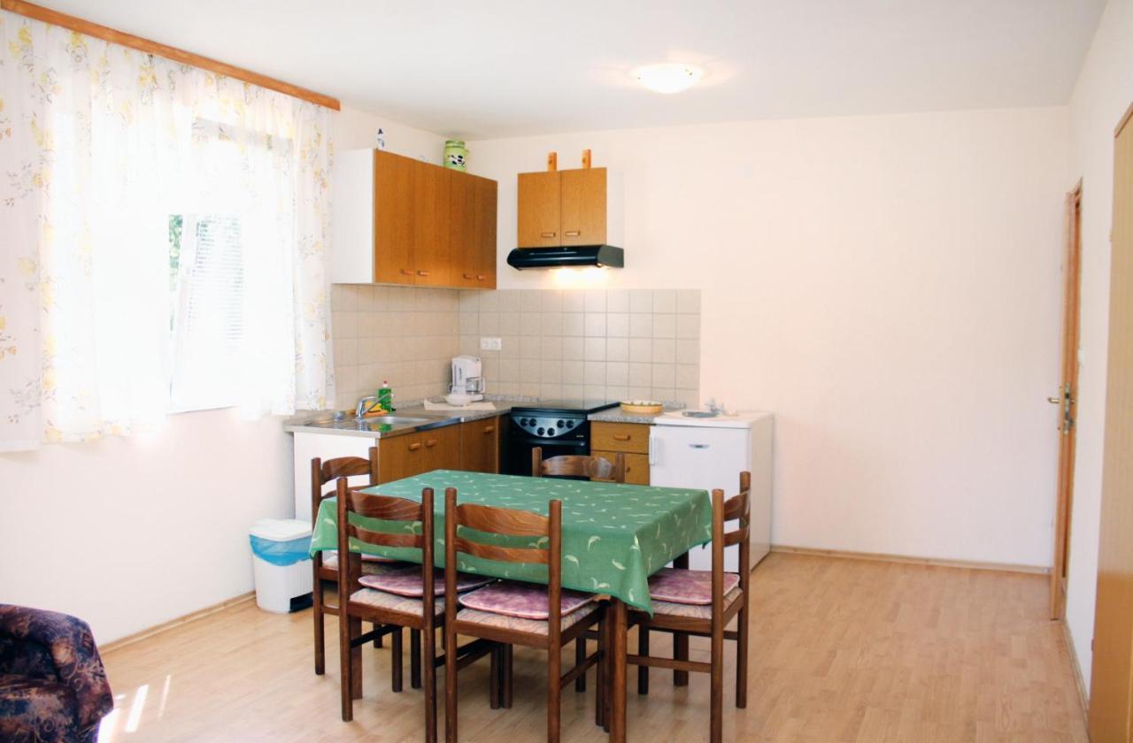 Apartments With A Parking Space Kampor, Rab - 5029 Экстерьер фото