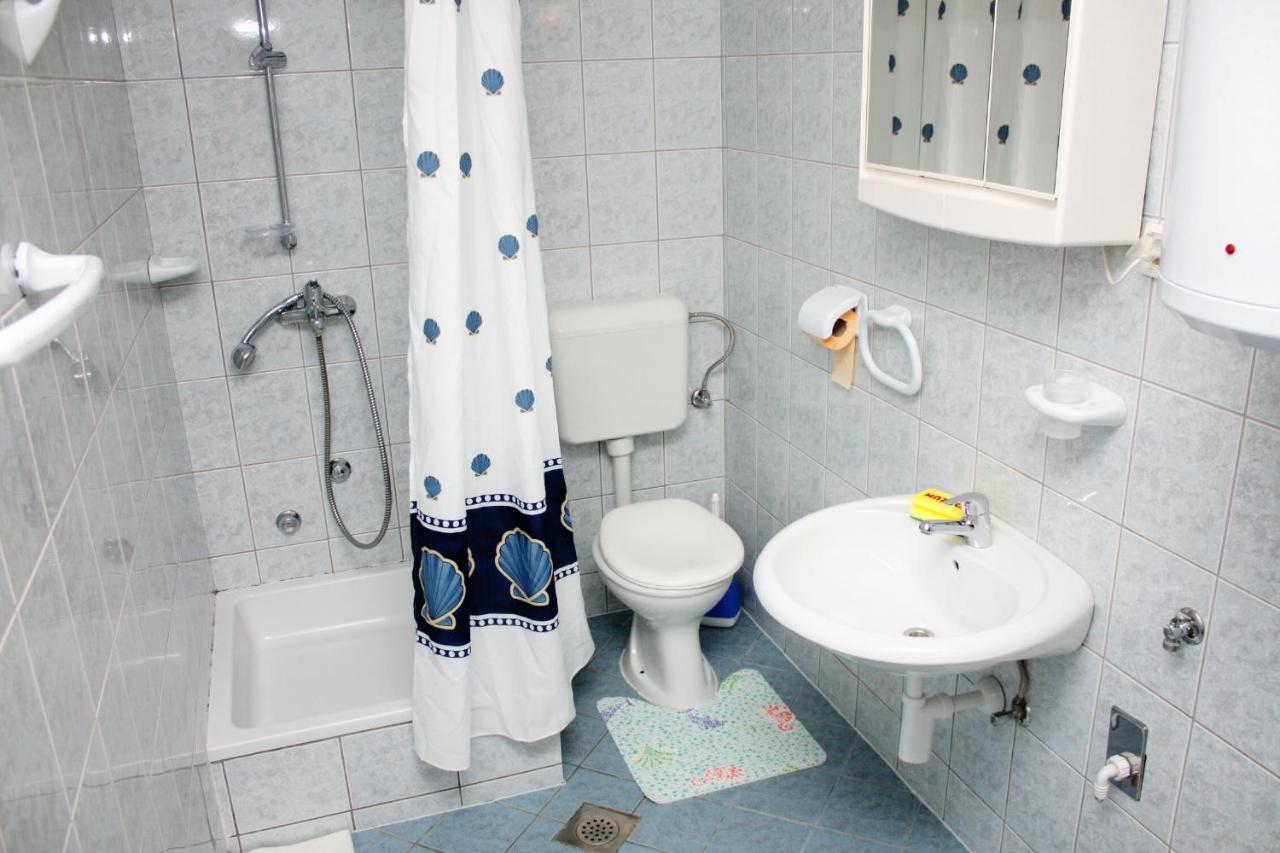 Apartments With A Parking Space Kampor, Rab - 5029 Экстерьер фото