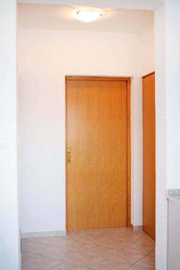 Apartments With A Parking Space Kampor, Rab - 5029 Экстерьер фото