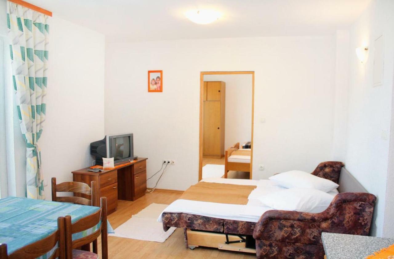 Apartments With A Parking Space Kampor, Rab - 5029 Экстерьер фото